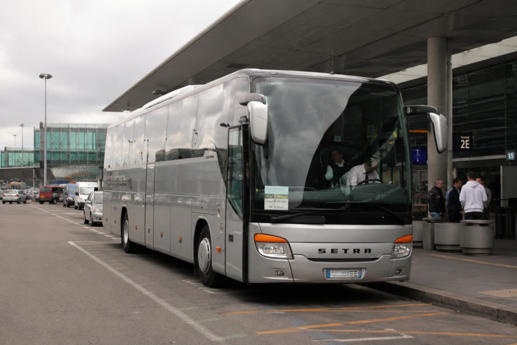 Executive airport transfer Paris with luxury chauffeur service from CDG or Orly Airport
