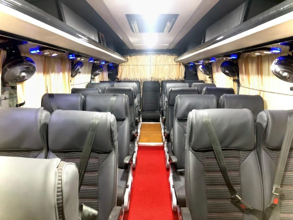 You are currently viewing Minibus Rental Cost in Paris: Everything You Need to Know Before Booking